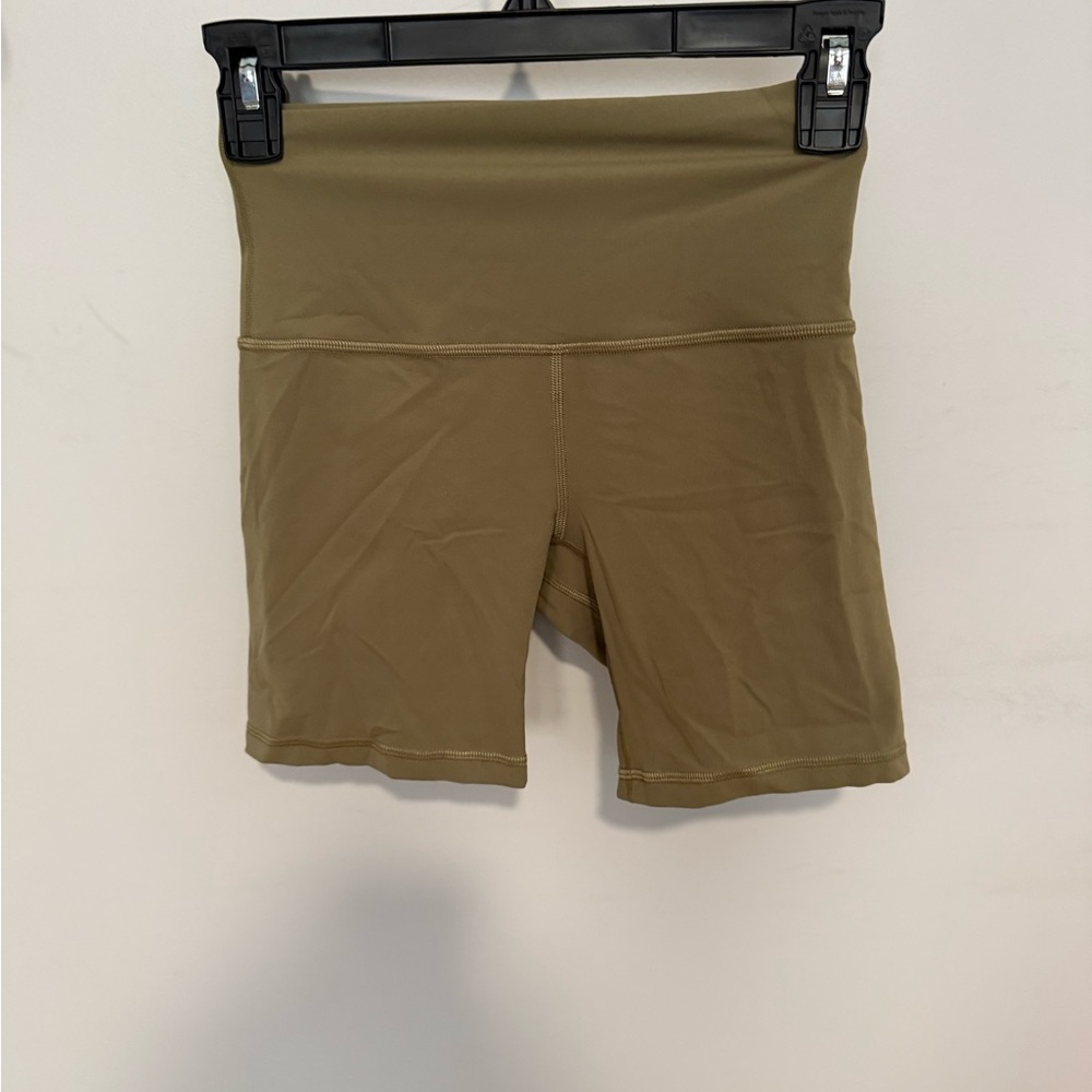 Lululemon Athletica Khaki shorts 5”